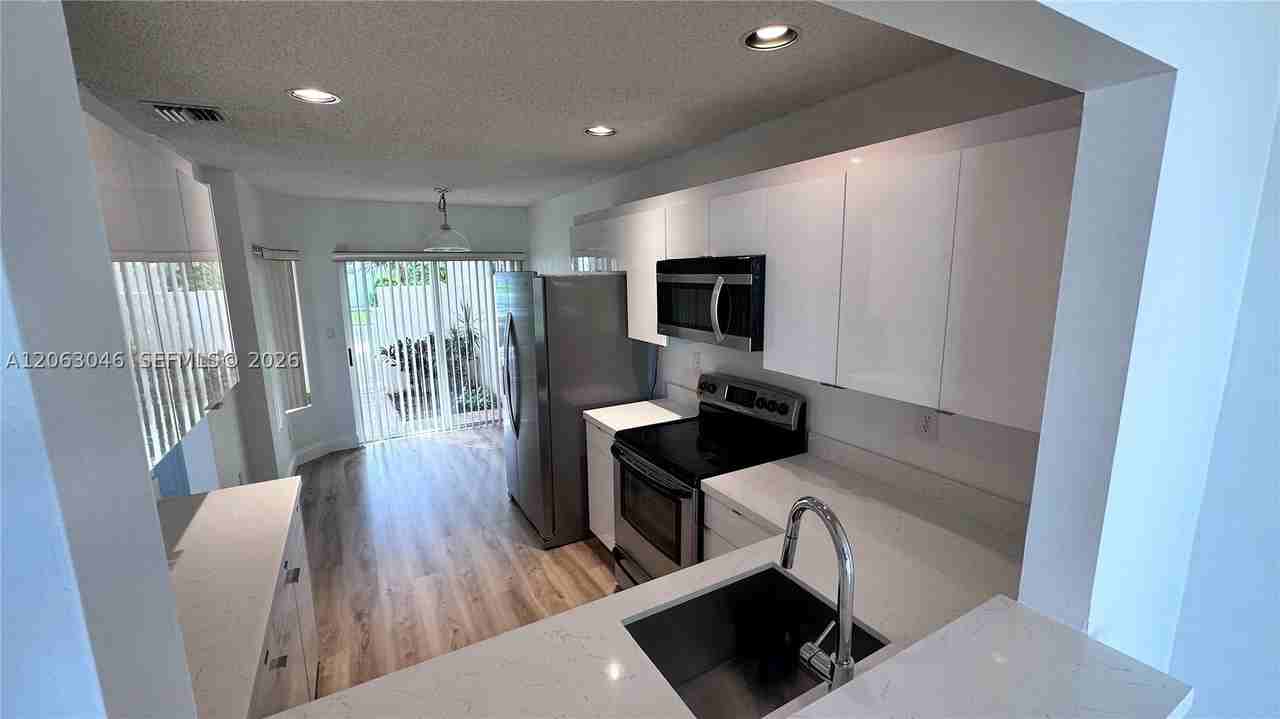9781 Nw 45th Ln - Photo 2 of 33