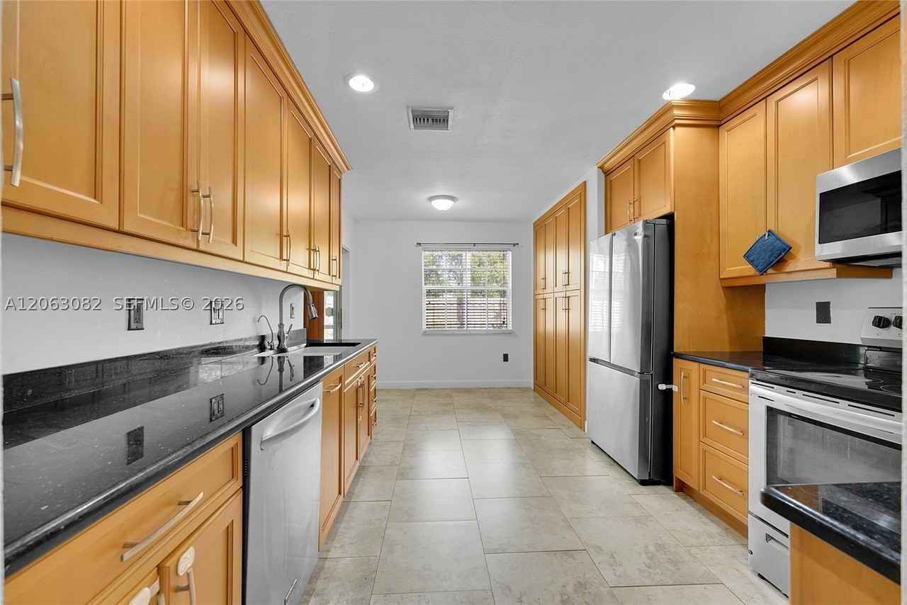 5520 Nw 49th Ave #5520 - Photo 2 of 27