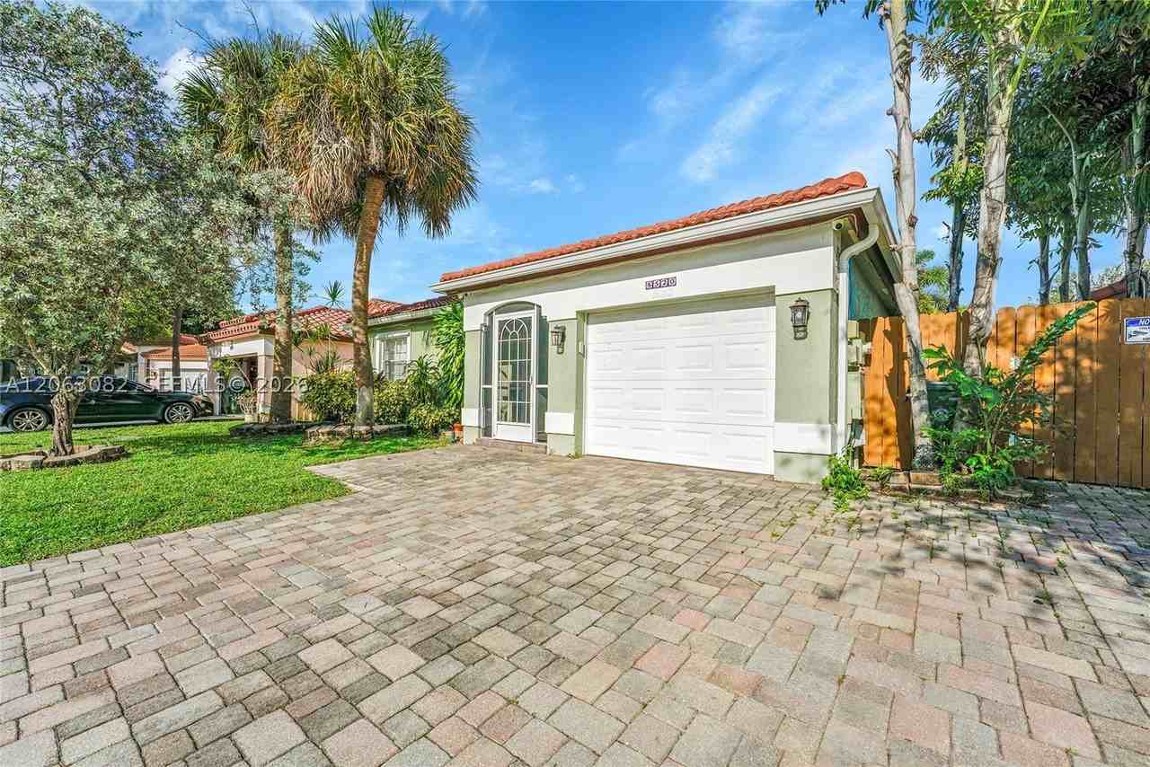 5520 Nw 49th Ave #5520 - Photo 4 of 27
