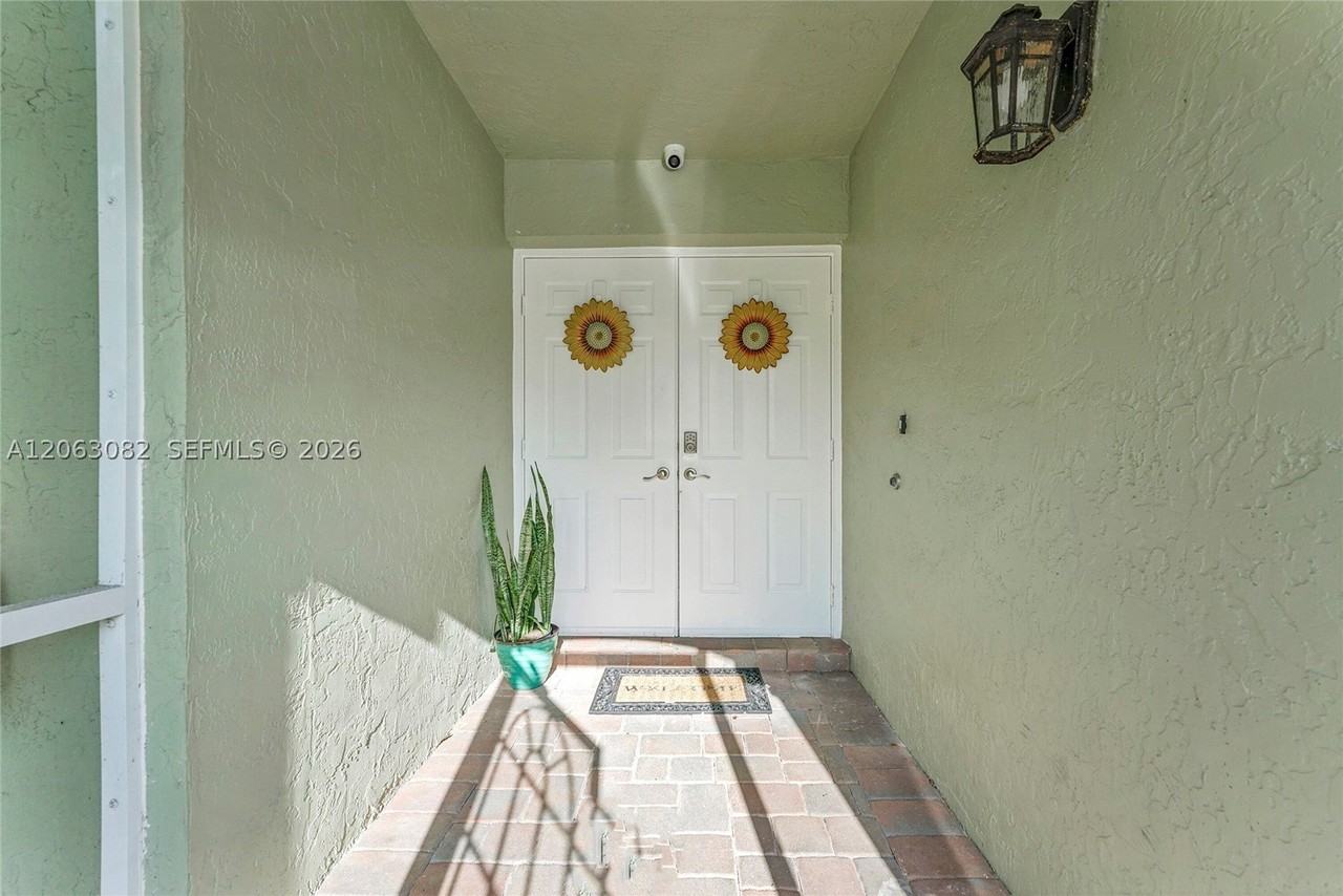 5520 Nw 49th Ave #5520 - Photo 5 of 27