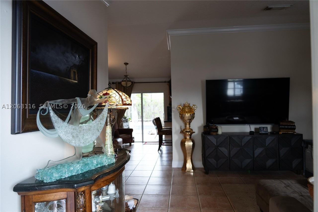 17992 Sw 152nd Ct - Photo 3 of 40