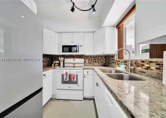 4064 Nw 4th Ter - Photo 3 of 8