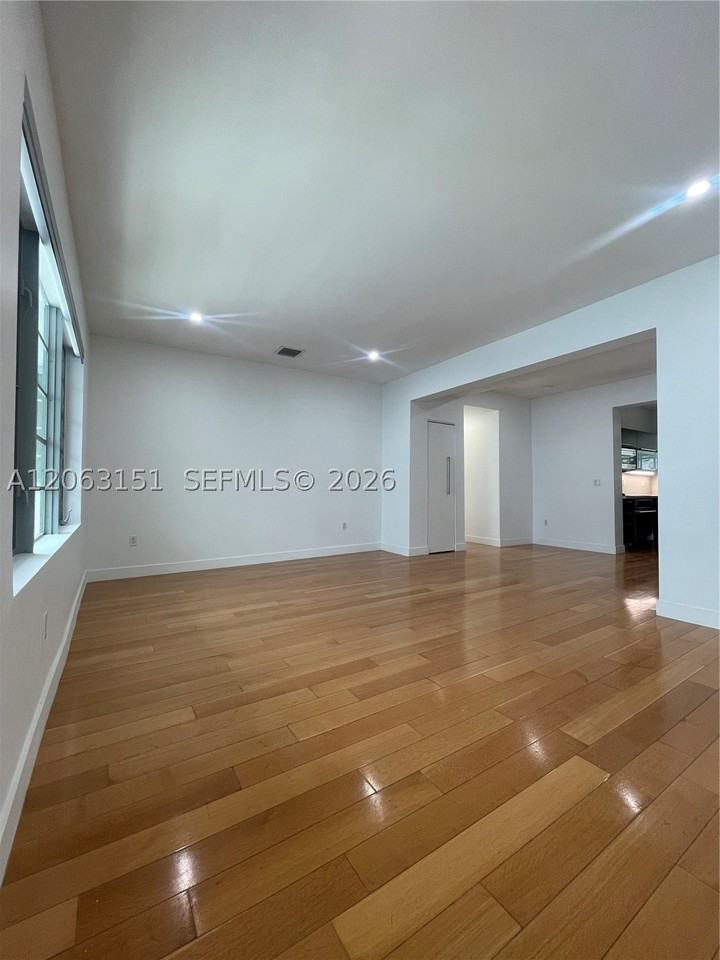 2021 Meridian Ave #12