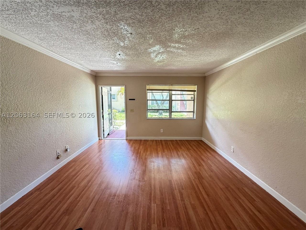 721 Nw 104th Ave #101 - Photo 4 of 22