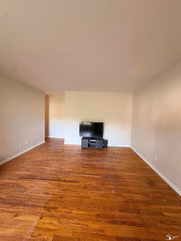 503 W 8th St - Photo 2 of 16