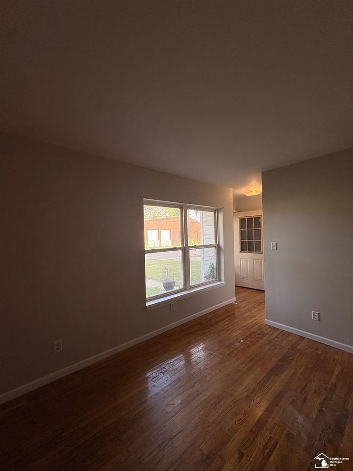 503 W 8th St - Photo 6 of 16