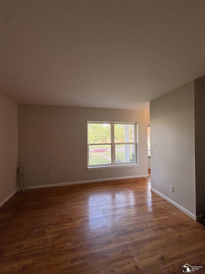 503 W 8th St - Photo 7 of 16
