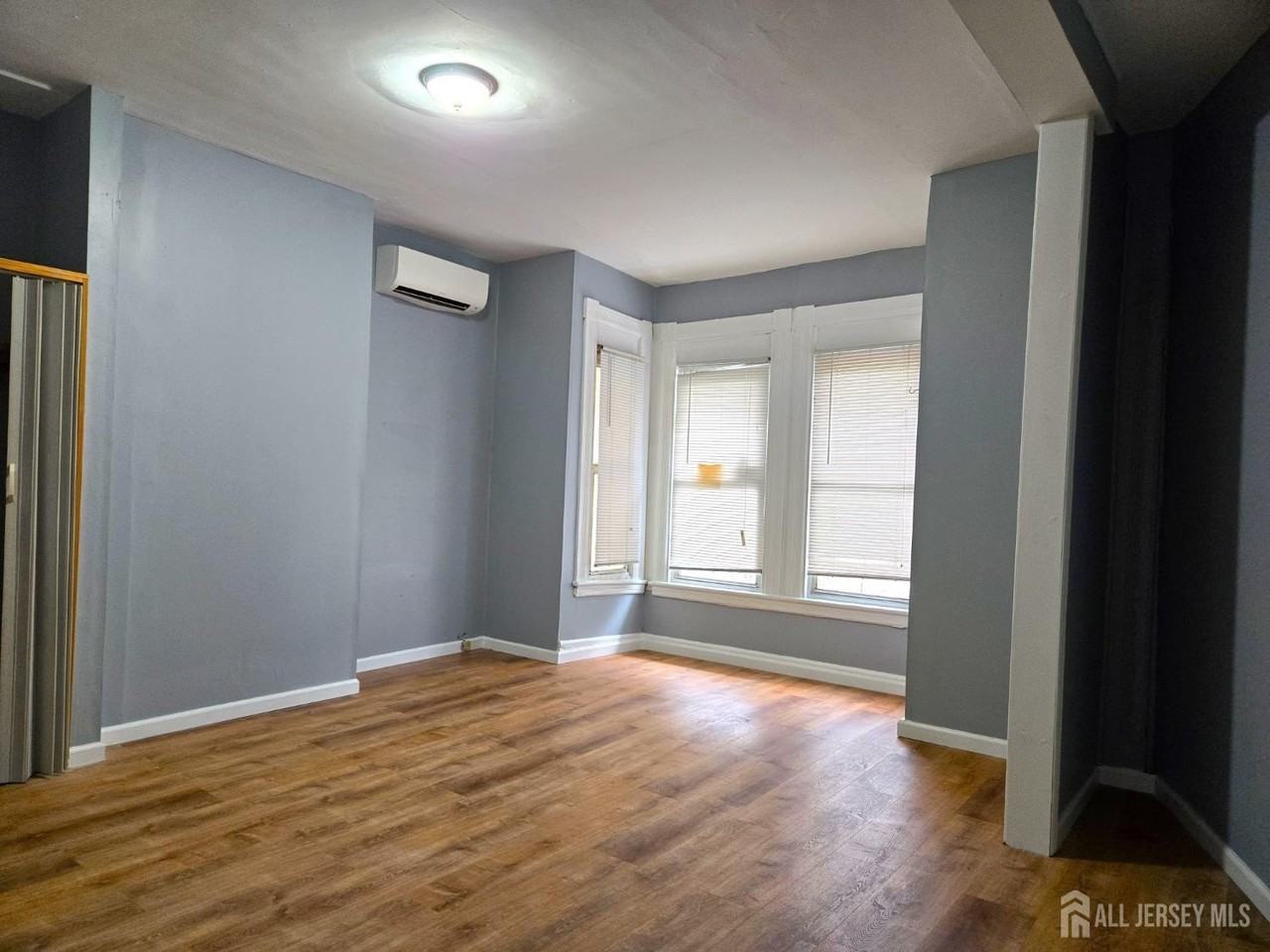 314 Seaman St #1 - Photo 3 of 6