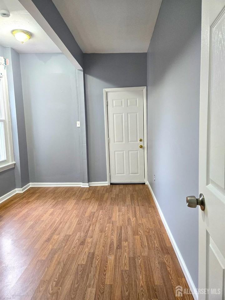 314 Seaman St #1 - Photo 4 of 6