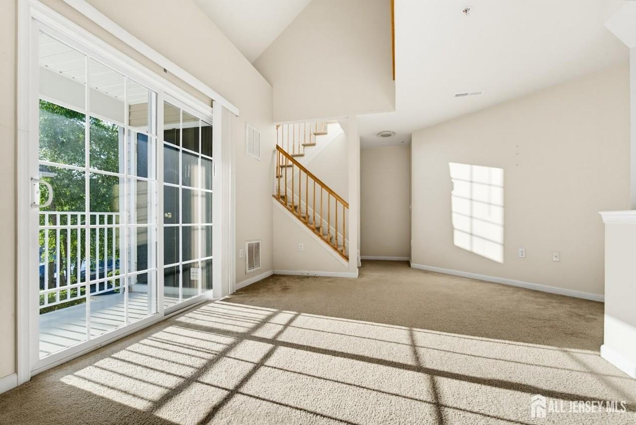1054 Morning Glory Dr - Photo 5 of 28