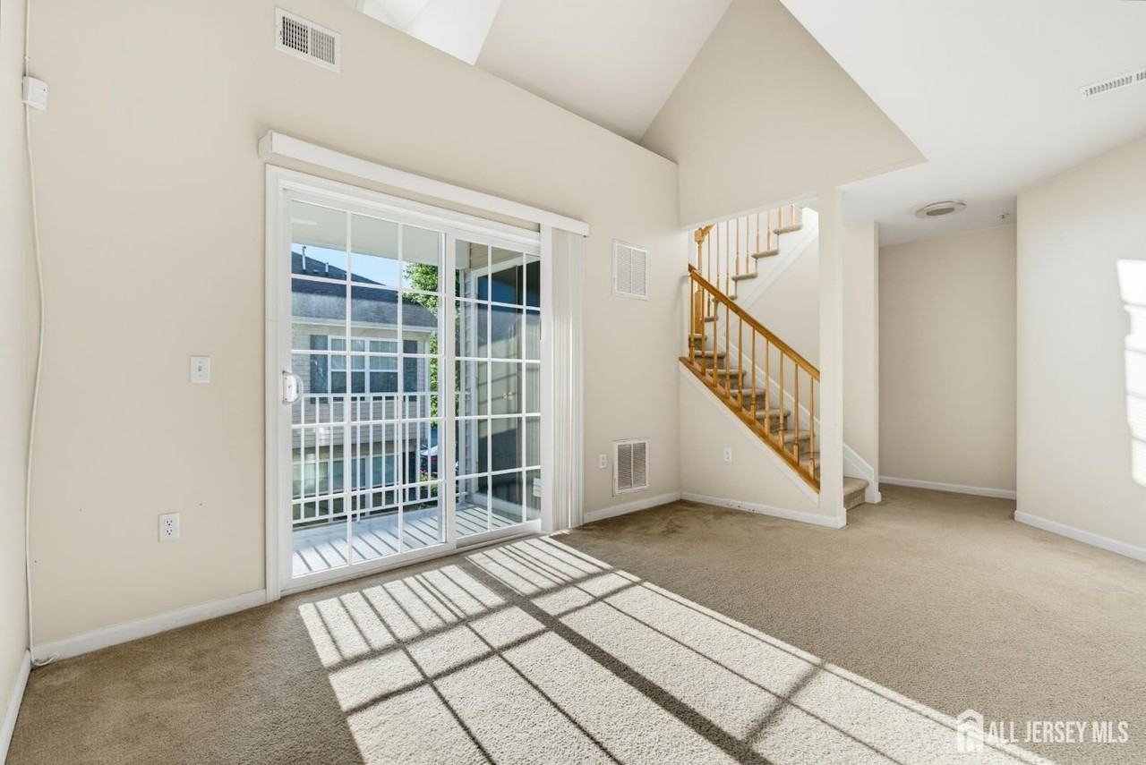 1054 Morning Glory Dr - Photo 6 of 28