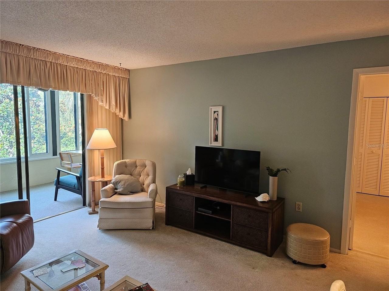 586 Lakeside Dr #586 - Photo 4 of 26