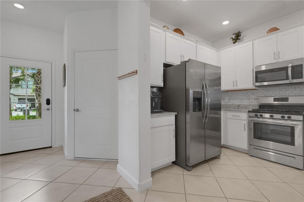 15227 Sunny Day Dr - Photo 3 of 26