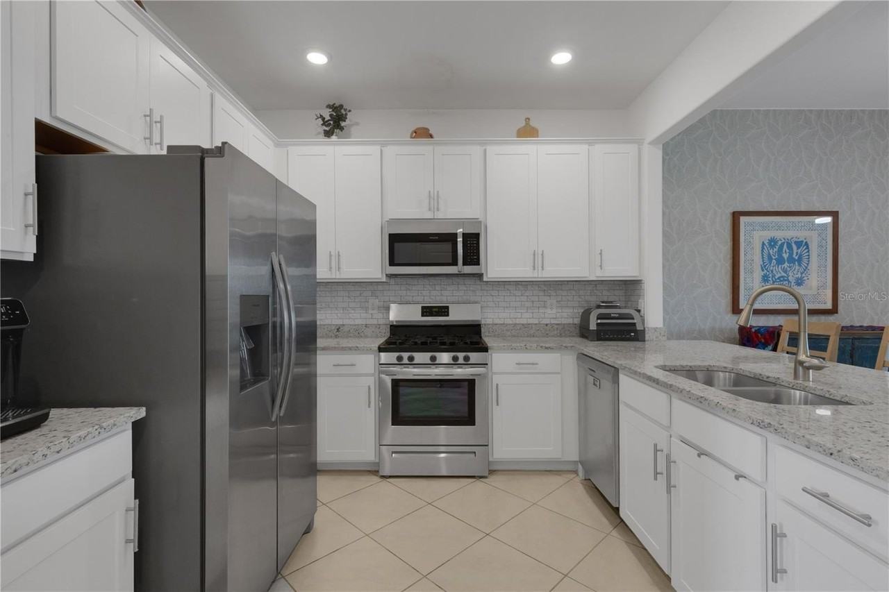 15227 Sunny Day Dr - Photo 4 of 26