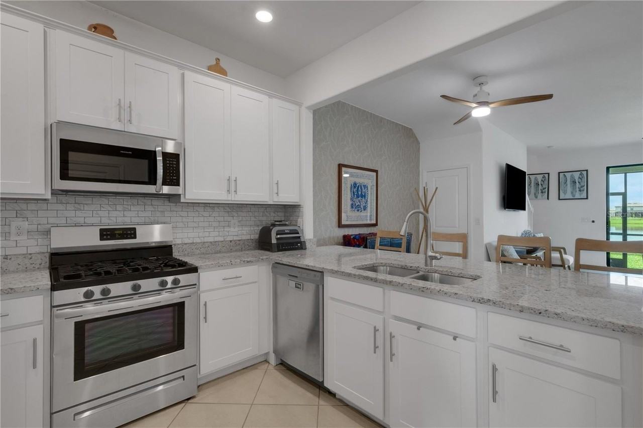 15227 Sunny Day Dr - Photo 5 of 26