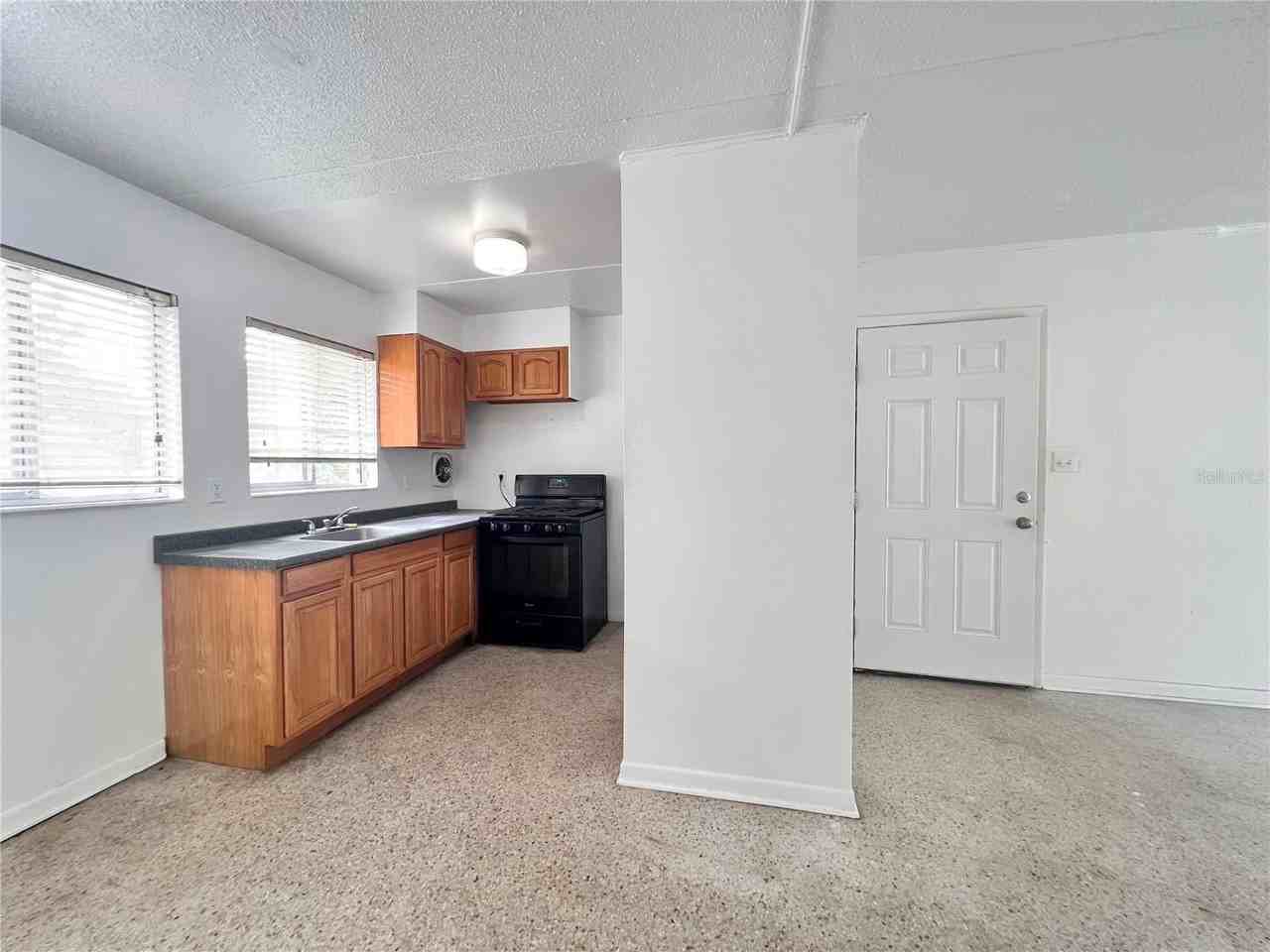 1303 Nw 6th St #4 - Photo 4 of 14