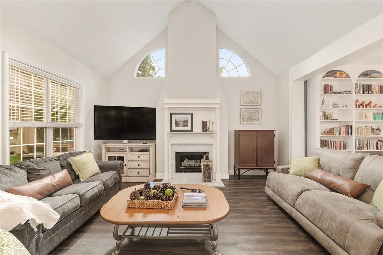5512 Nw 51st Ave - Photo 4 of 17