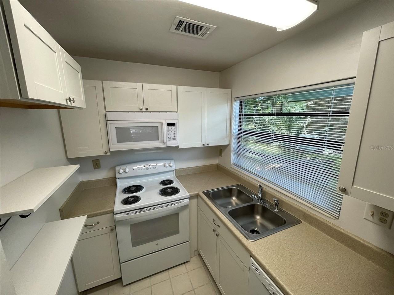4524 Sw 46th Dr - Photo 4 of 9