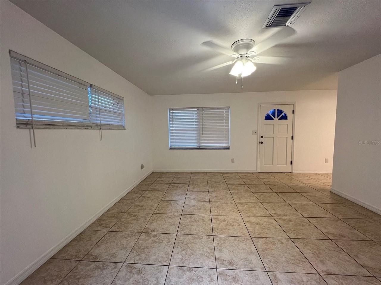 1238 Woodmere Dr - Photo 2 of 12