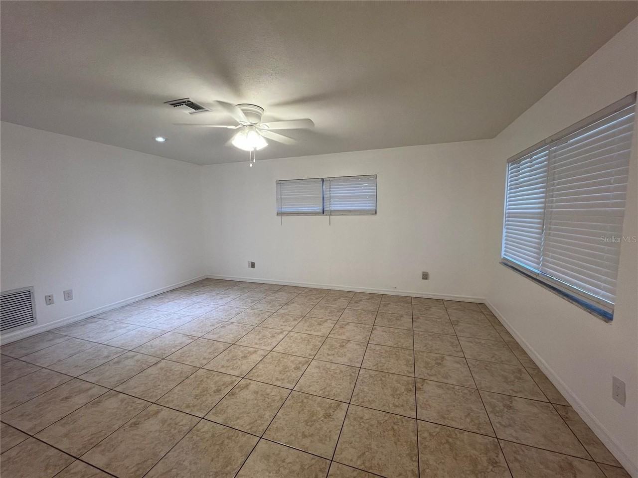 1238 Woodmere Dr - Photo 3 of 12