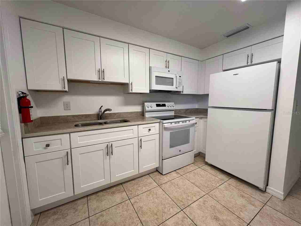 1238 Woodmere Dr - Photo 4 of 12
