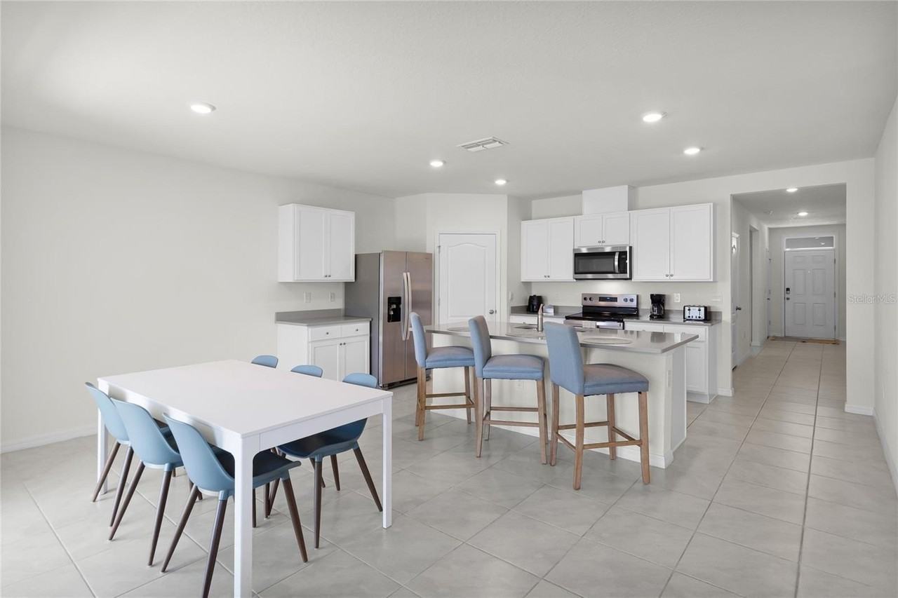 1340 Daisy Field Dr - Photo 4 of 20