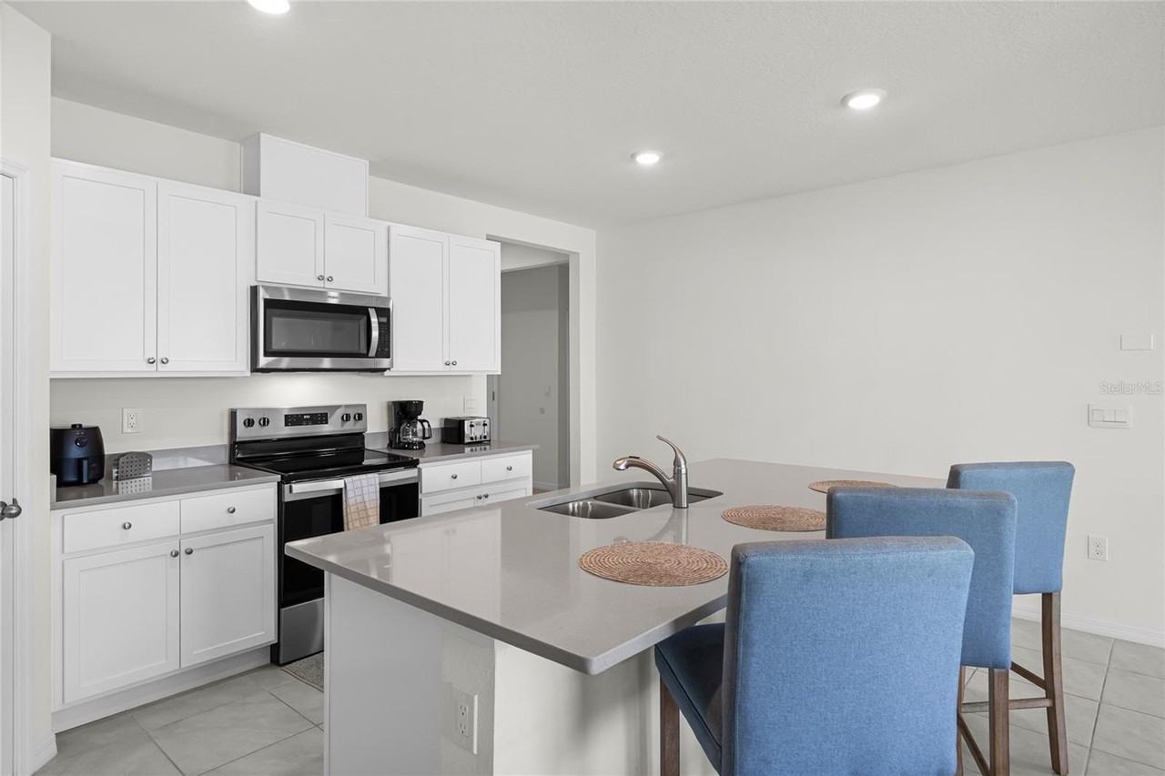1340 Daisy Field Dr - Photo 5 of 20