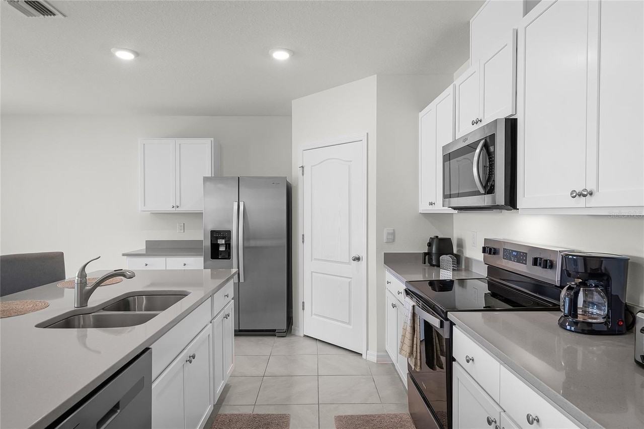 1340 Daisy Field Dr - Photo 6 of 20