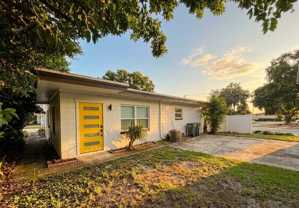 139 Avenue D Sw #B - Photo 1 of 1