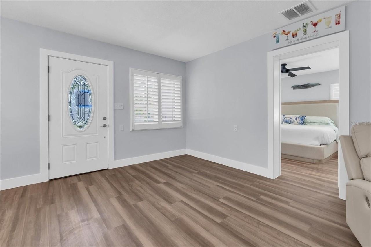 528 77th Ave - Photo 3 of 32