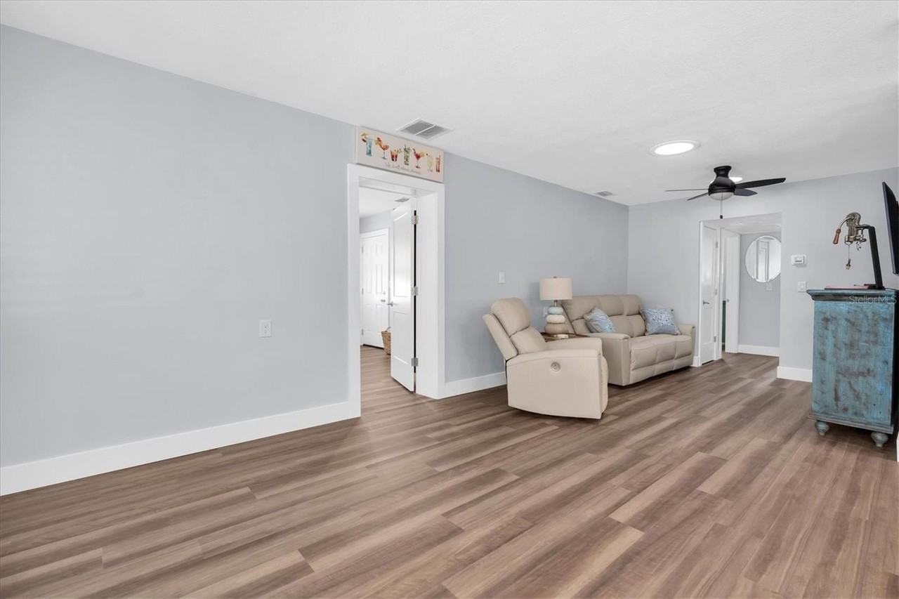 528 77th Ave - Photo 4 of 32