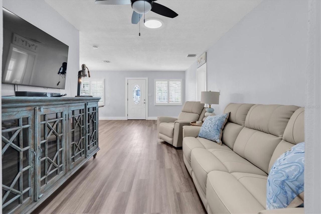528 77th Ave - Photo 7 of 32