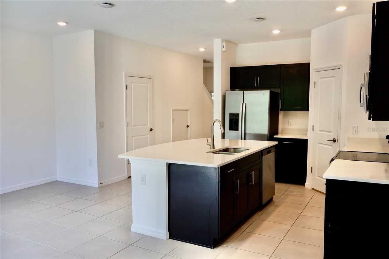 3635 Davenport Creek Ct - Photo 7 of 38