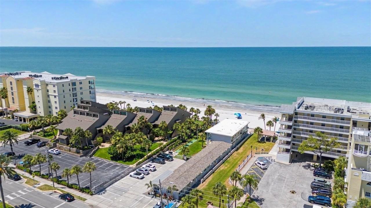 16850 Gulf Blvd #4 - Photo 6 of 29
