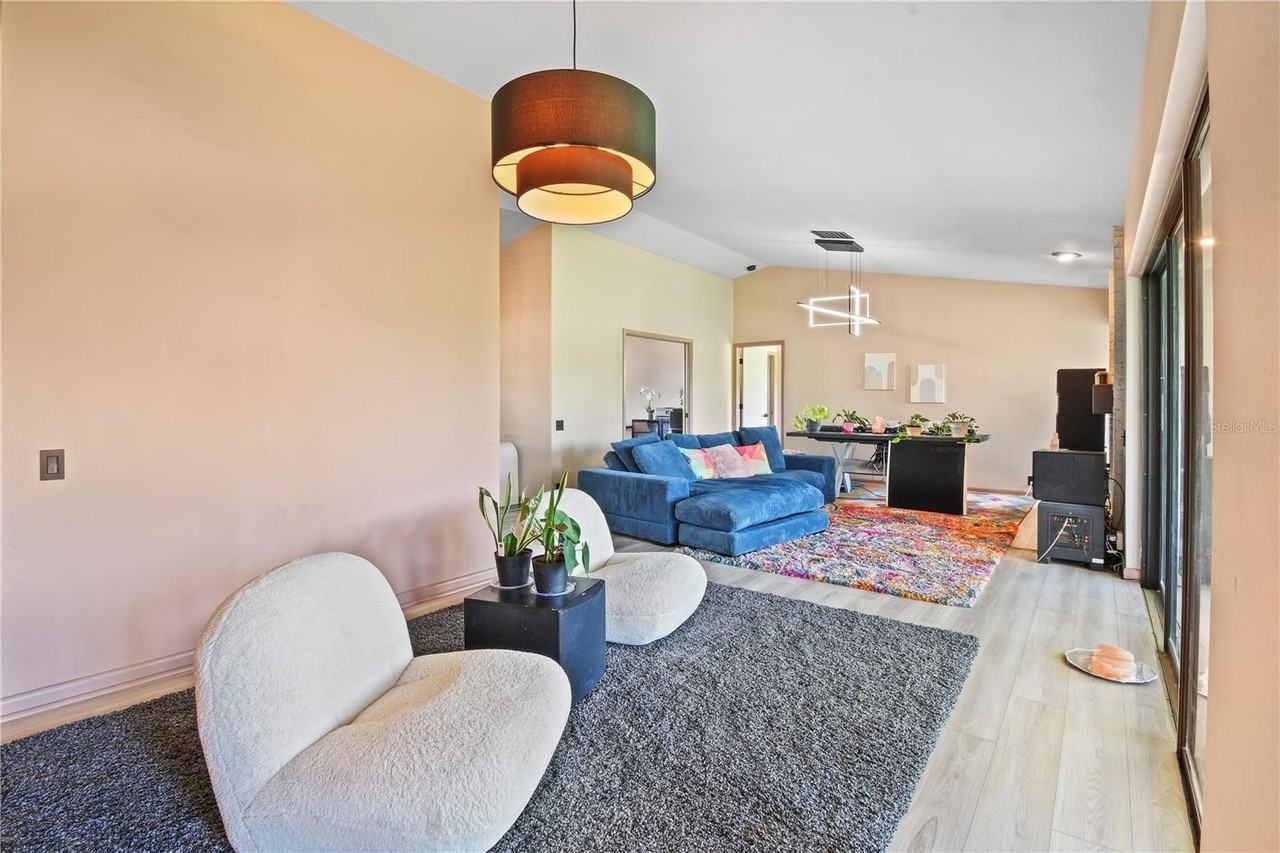 2906 Windridge Dr - Photo 4 of 50