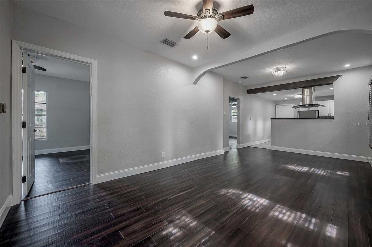 1222 E Curtis St - Photo 5 of 32