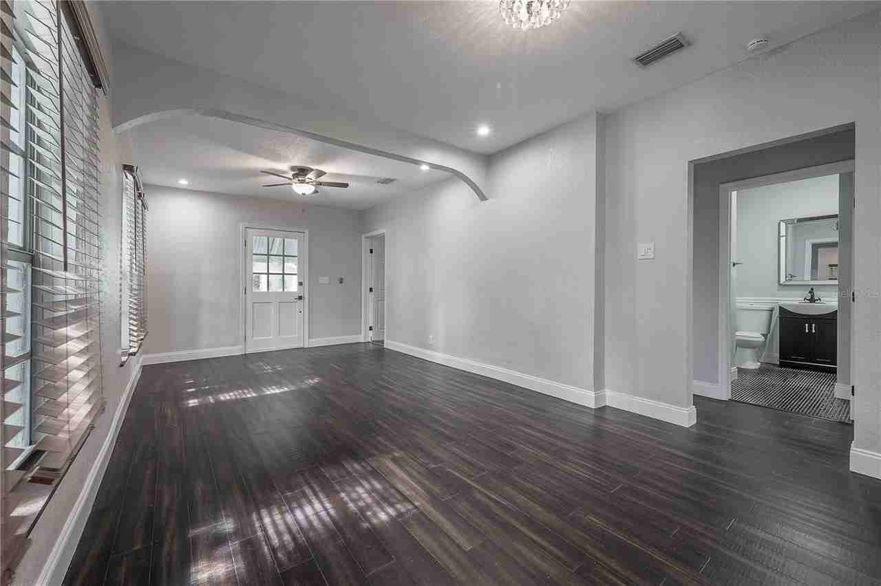 1222 E Curtis St - Photo 7 of 32