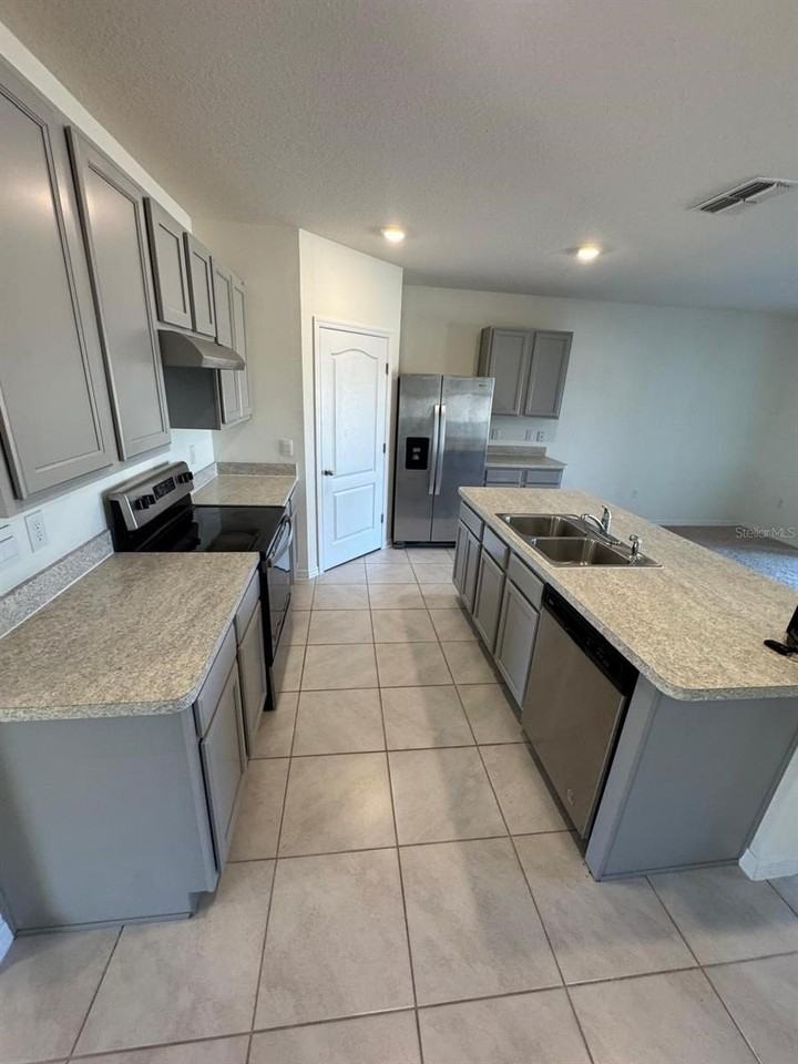528 Boardwalk Ave - Photo 6 of 19