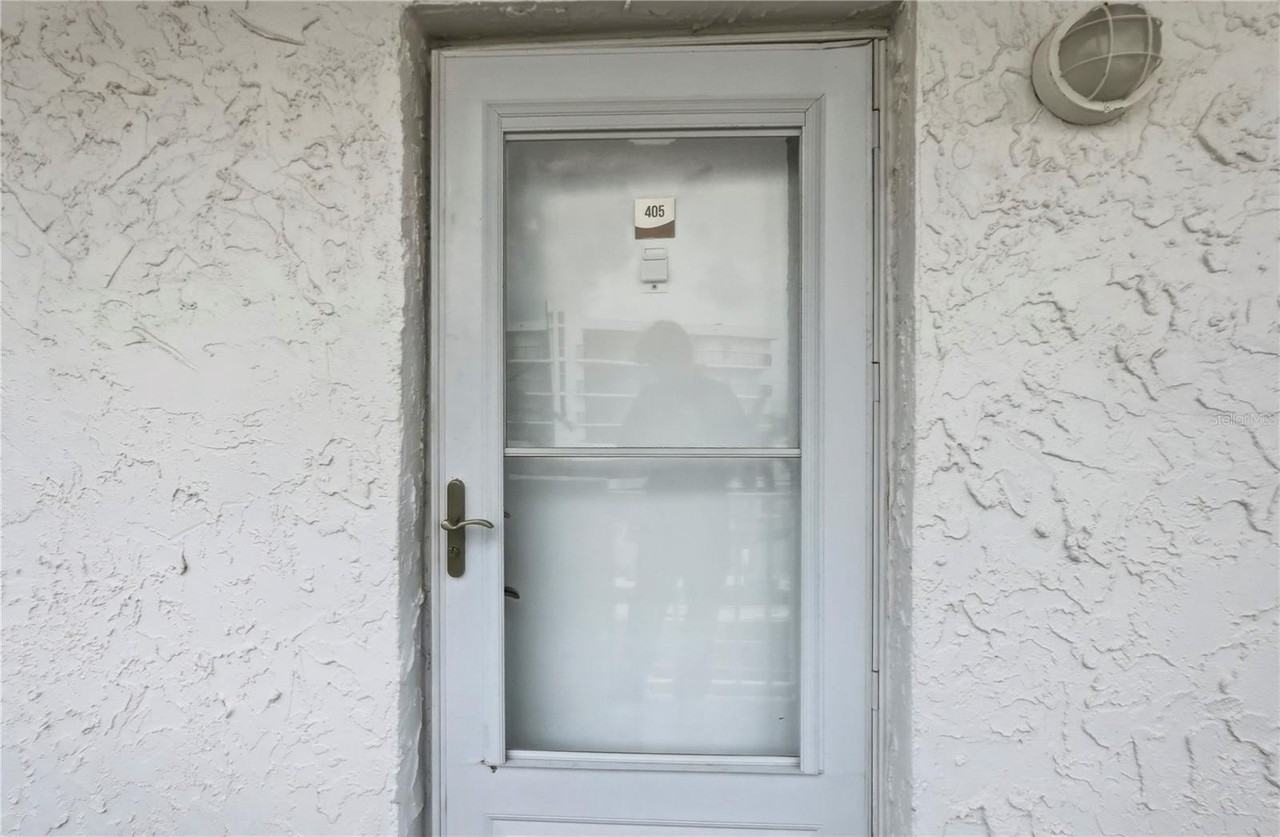 285 107th Ave #405 - Photo 4 of 37