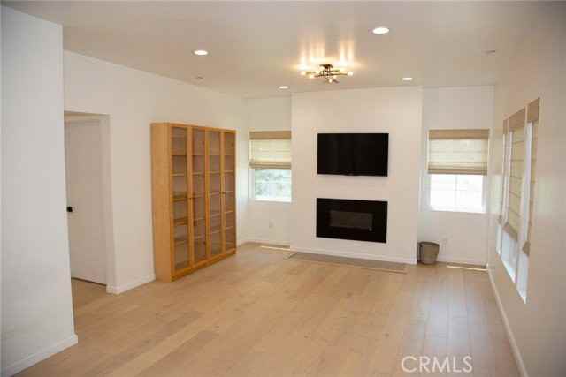 448 Linwood Ave - Photo 6 of 8