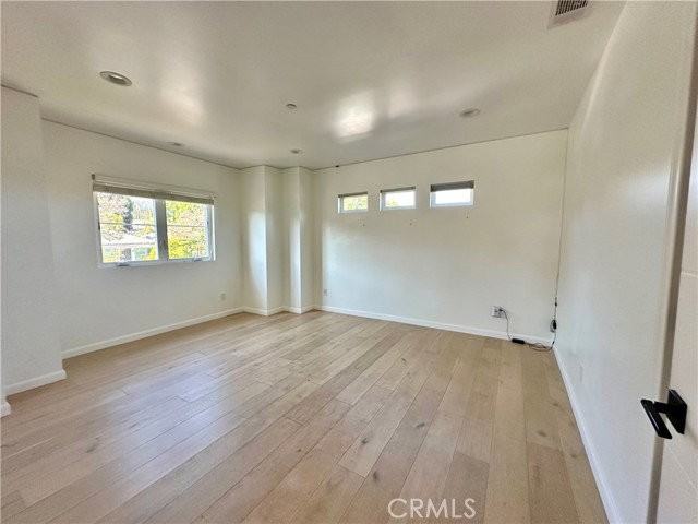448 Linwood Ave - Photo 7 of 8