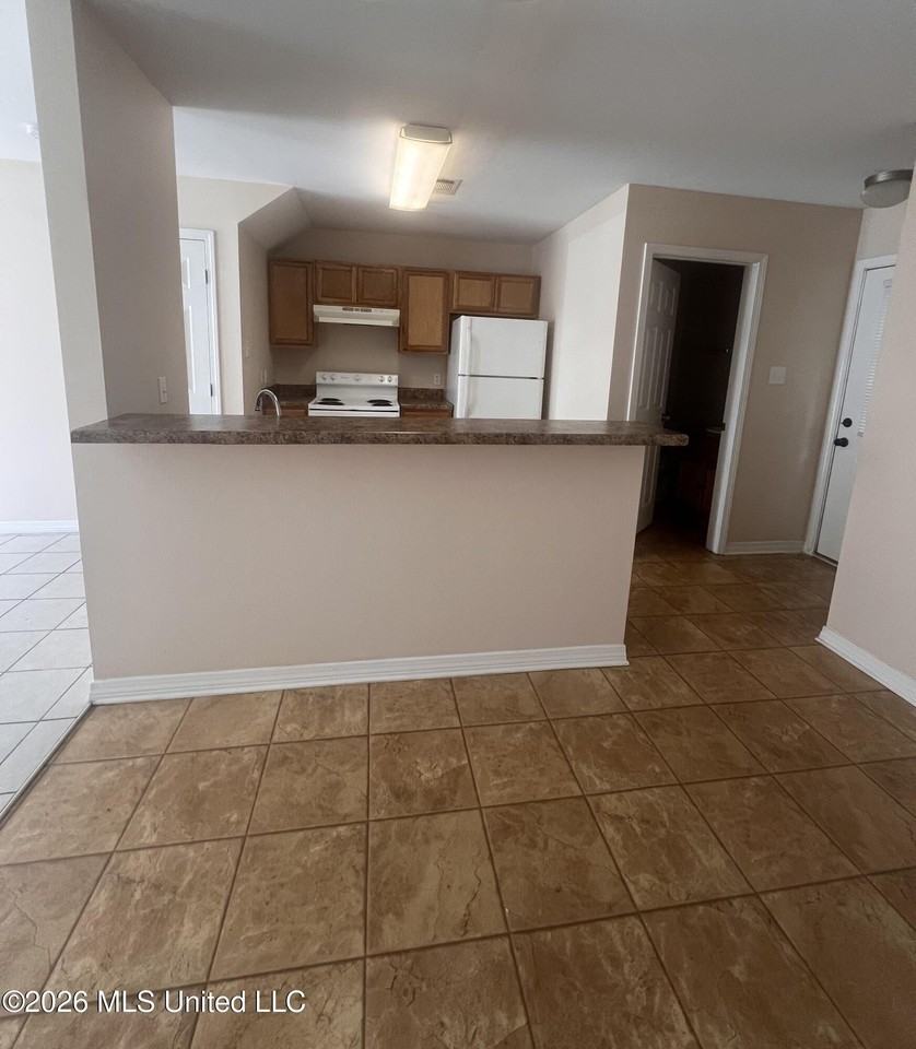 1334 Foxwood Pl - Photo 3 of 4