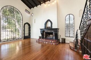 2030 Vine St - Photo 4 of 8