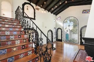 2030 Vine St - Photo 5 of 8
