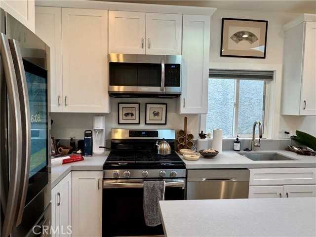 140 31st St - Photo 6 of 8