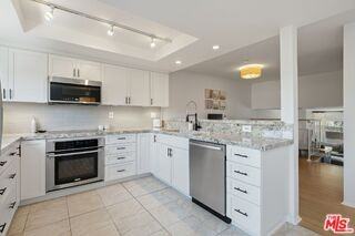 2112 Warfield Ave #9 - Photo 3 of 5