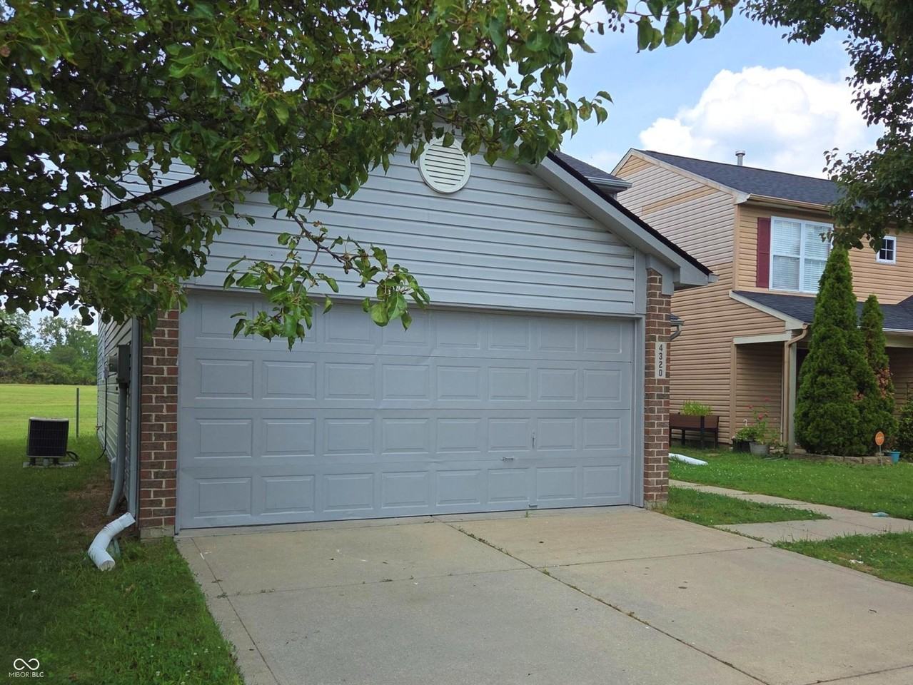 4320 Village Bend Ln - Photo 2 of 29