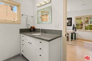 708 Westbourne Dr - Photo 7 of 8
