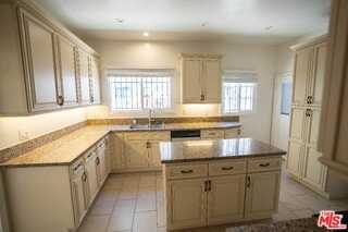 1210 S La Jolla Ave - Photo 3 of 8