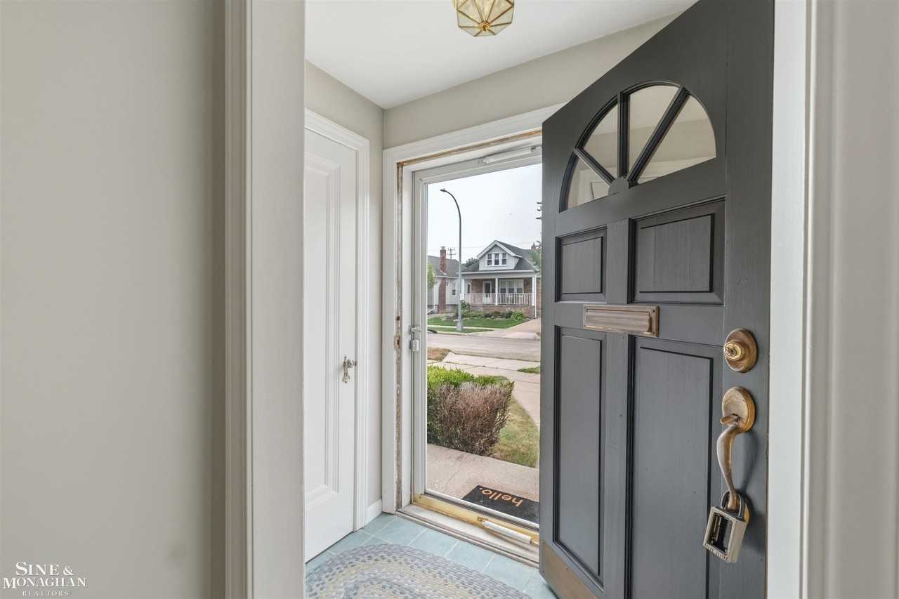 1602 Anita Ave - Photo 3 of 37